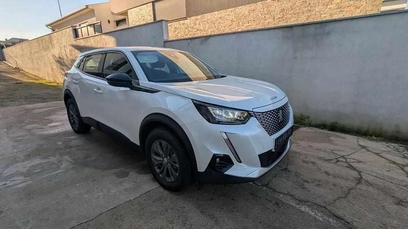 Usado Peugeot e-2008 Active 98 kW (134 HP) 2022 Branco SUV