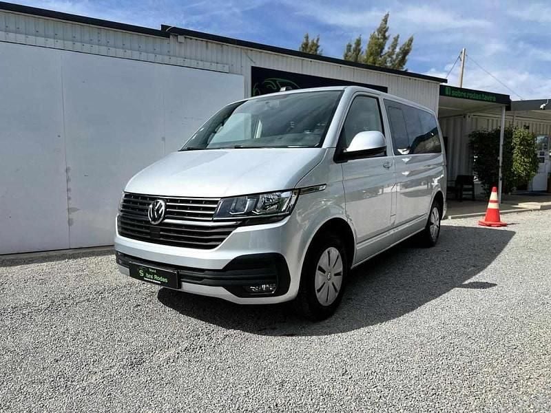 Cinza Usado 2021 VW Caravelle Comfortline Monovolume | € 38.900 - Imagem 1/4