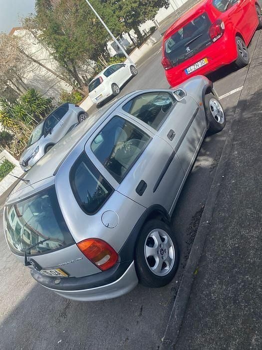 Usado 2000 Opel Corsa Sedan | € 1.250 - Imagem 1/4