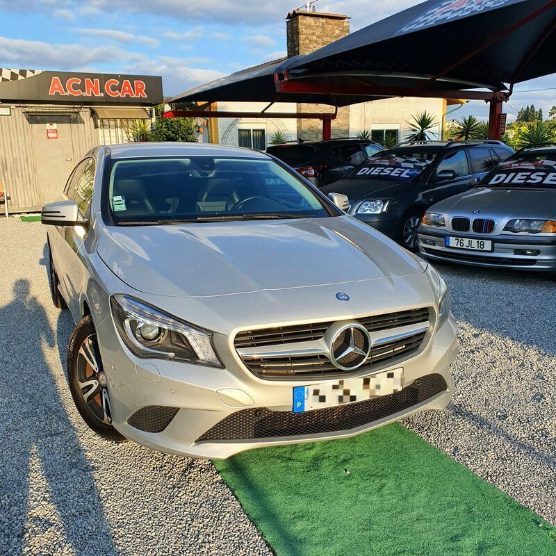 Cinza Usado 2016 Mercedes CLA200 Carrinha | € 21.950 - Imagem 1/4