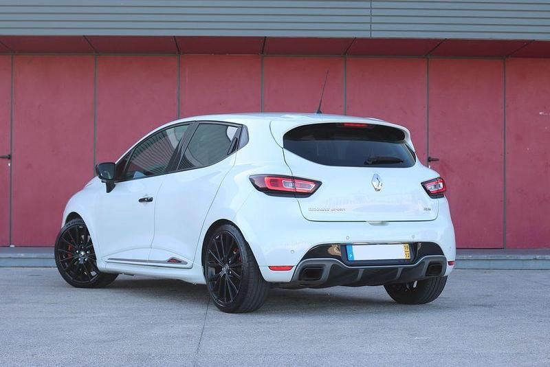 Usado Renault Clio IV Trophy 220 HP (161 kW) 2016 Sedan