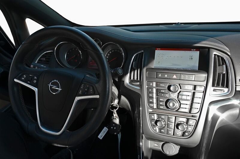 Usado Opel Cascada S 140 HP (102 kW) 2017 Verde Cabrios