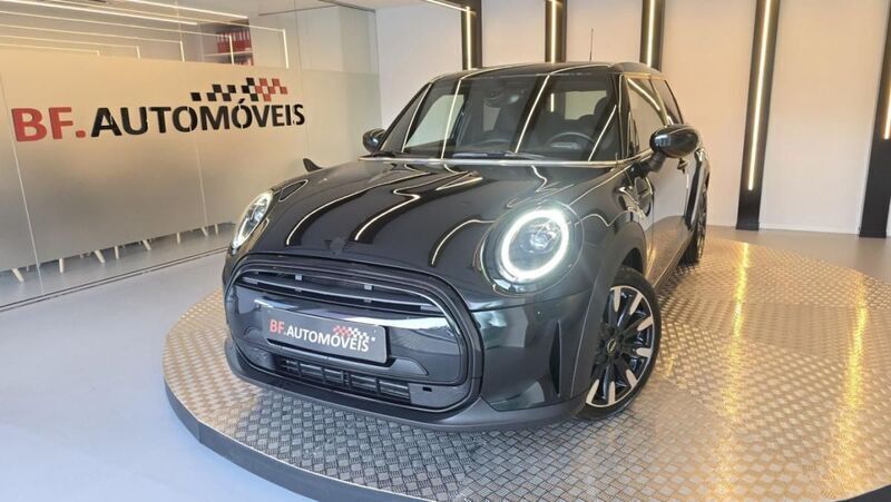 Preto Usado 2022 Mini Cooper Countryman Sport SUV | € 29.900 (Preço justo) - Imagem 1/4