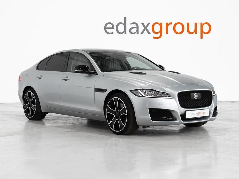 Cinzento Usado 2017 Jaguar XF Sedan | € 22.490 - Imagem 1/4