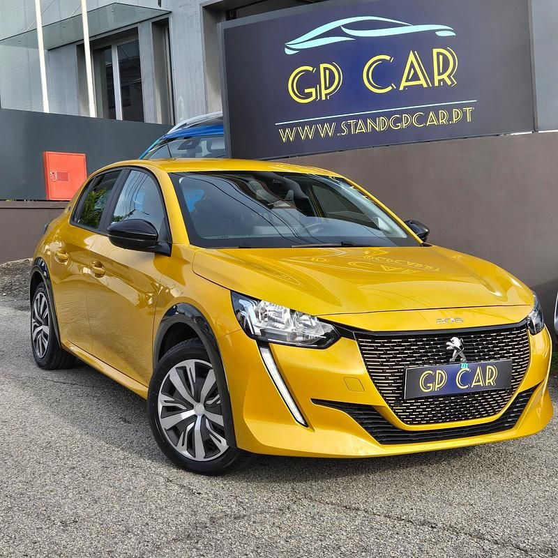 Usado Peugeot e-208 Active 100 kW (136 HP) 2023 Amarelo Citadino