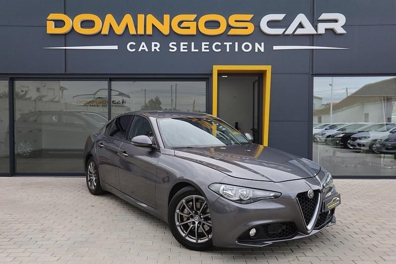 Cinza Usado 2016 Alfa Romeo Giulia Super Sedan | € 19.950 - Imagem 1/4