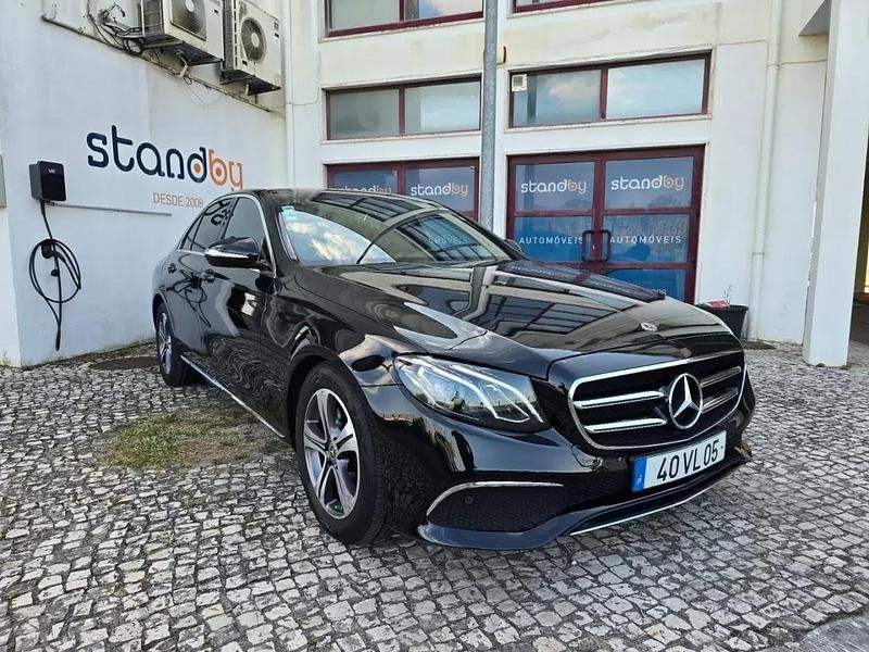 Preto Usado 2018 Mercedes E220 Avantgarde Sedan | € 29.450 (Preço justo) - Imagem 1/4