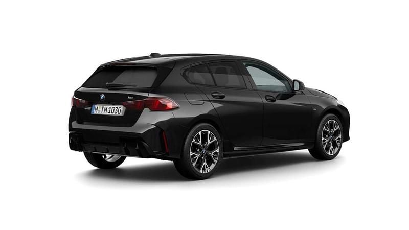 Novo BMW 116 Shadowline 122 HP (89 kW) 2026 Preto sapphire metalizada Citadino