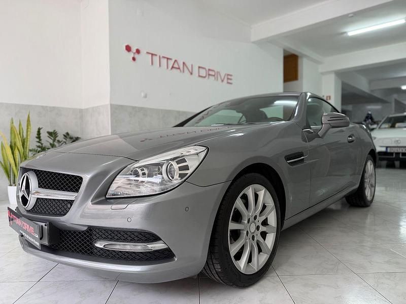 Cinza Usado 2011 Mercedes SLK200 Cabrios | € 21.900 - Imagem 1/4