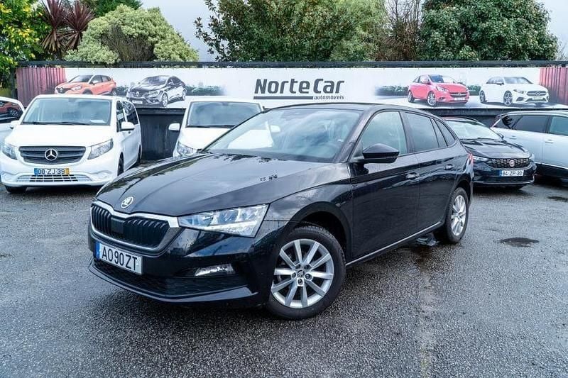 Preto Usado 2022 Skoda Scala Ambition Citadino | € 14.250 (Bom preço) - Imagem 1/4