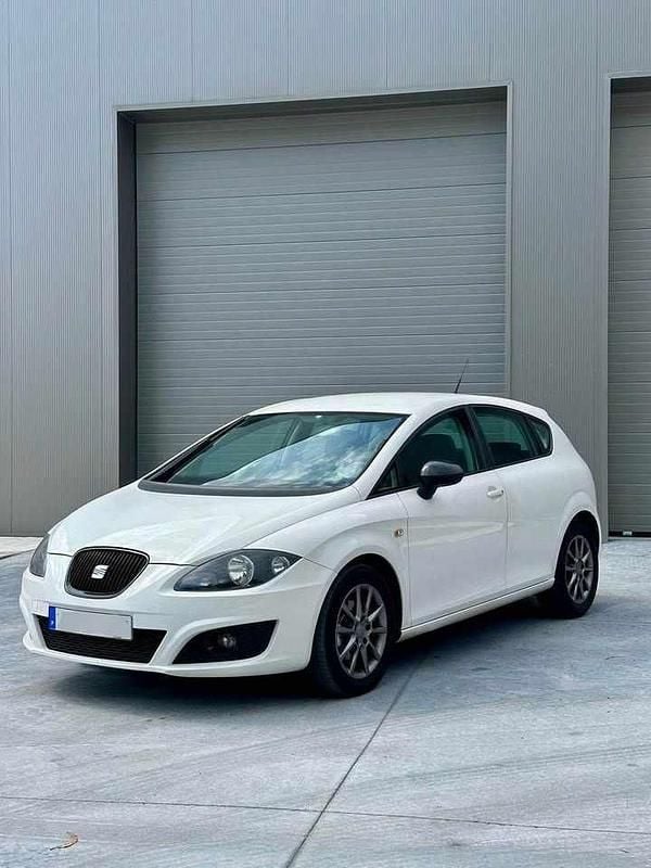 Branco Usado 2011 Seat Leon Citadino | € 7.200 (Bom preço) - Imagem 1/4