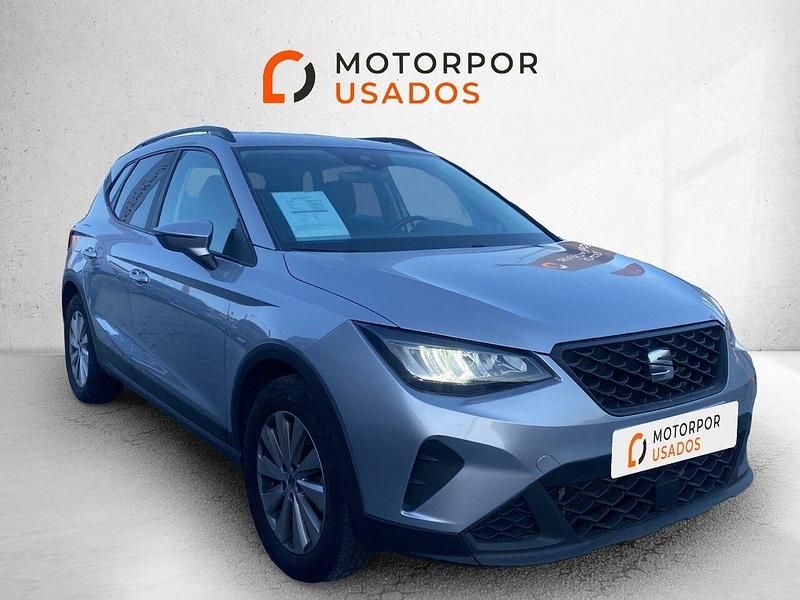 Cinza Usado 2023 Seat Arona Style SUV | € 18.750 (Preço justo) - Imagem 1/4