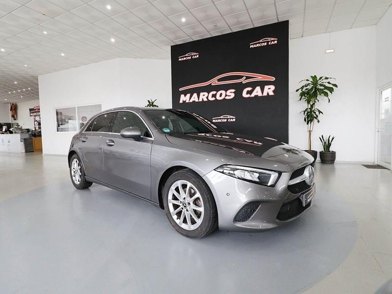Cinza Usado 2018 Mercedes A180 Progressive | € 22.900 (Preço justo) - Imagem 1/4