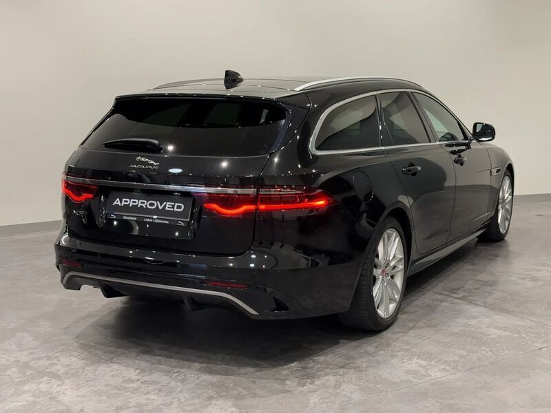 Usado Jaguar XF Sportbrake R-Dynamic 204 HP (150 kW) 2023 Preto Carrinha