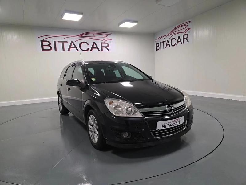 Usado Opel Astra 90 HP (66 kW) 2008 Preto