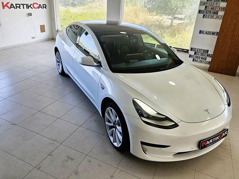 Branco Usado 2020 Tesla Model 3 Standard Range Plus Sedan | € 19.999 (Preço justo) - Imagem 1/4