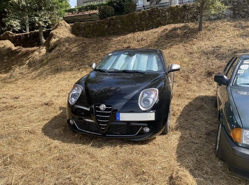 Preto Usado 2010 Alfa Romeo MiTo Quadrifoglio Verde Citadino | € 10.000 (Preço justo) - Imagem 1/4