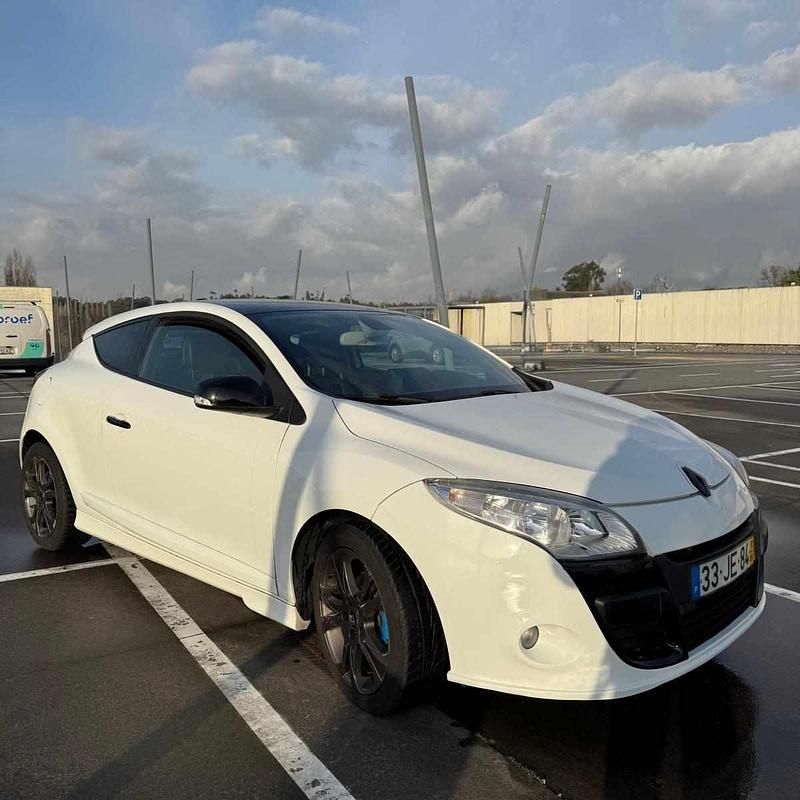 Branco Usado 2010 Renault Mégane III Citadino | € 9.750 - Imagem 1/4