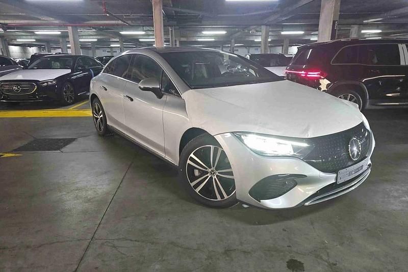 Prateado Usado 2024 Mercedes EQE300 Edition Sedan | € 74.900 - Imagem 1/4