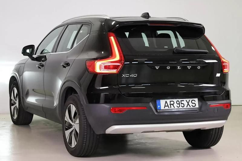 Usado Volvo XC40 Momentum 262 HP (192 kW) 2022 Preto SUV
