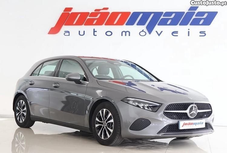 Branco Usado 2024 Mercedes A200 Sedan | € 37.500 (Preço elevado) - Imagem 1/1