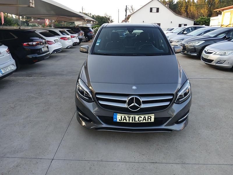 Usado Mercedes B200 Style 136 HP (100 kW) 2016 Cinza Monovolume