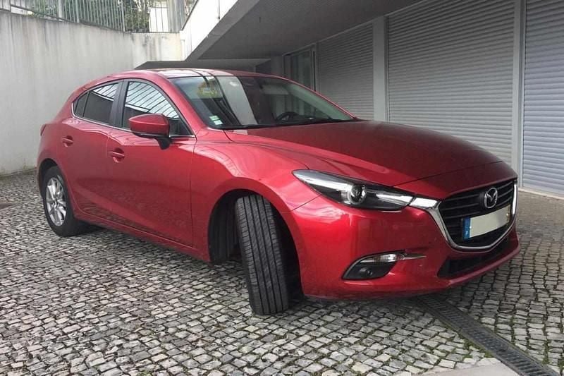 Usado Mazda 3 101 HP (74 kW) 2018 Vermelho Citadino