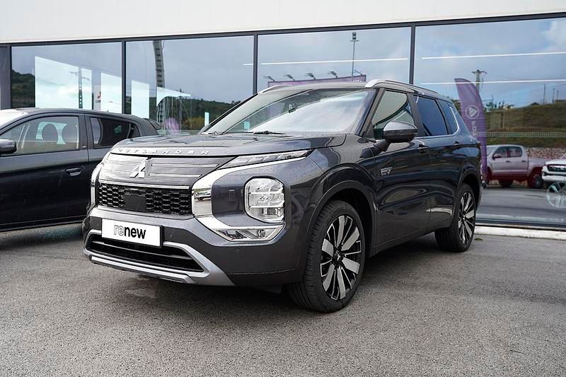 Usado 2025 Mitsubishi Outlander Intense SUV | € 49.990 - Imagem 1/4