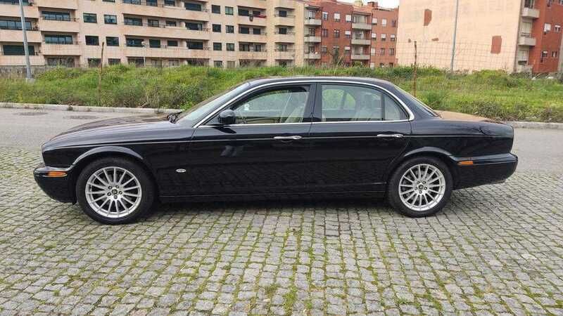 Usado Jaguar XJ 207 HP (152 kW) 2006 Preto Sedan