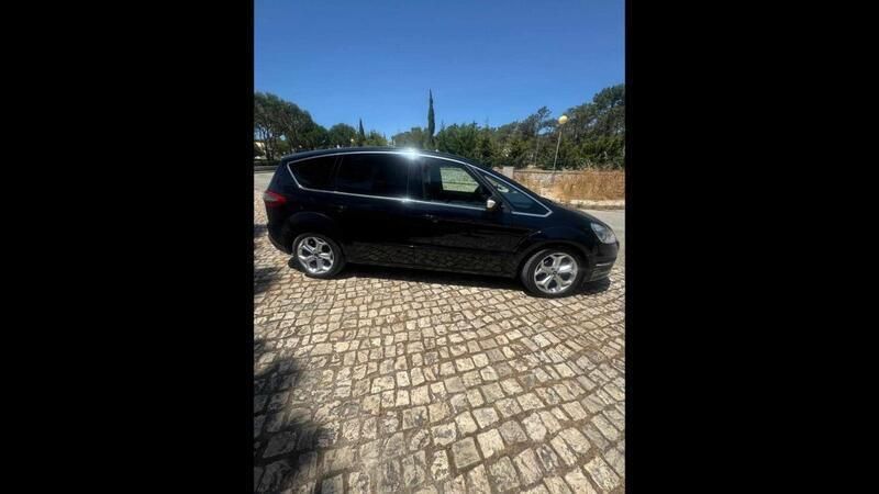 Preto Usado 2010 Ford S-MAX S Monovolume | € 11.000 (Preço justo) - Imagem 1/4