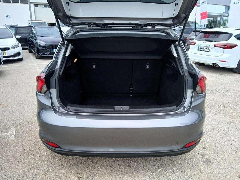 Usado Fiat Tipo 101 HP (74 kW) 2022 Cinzento