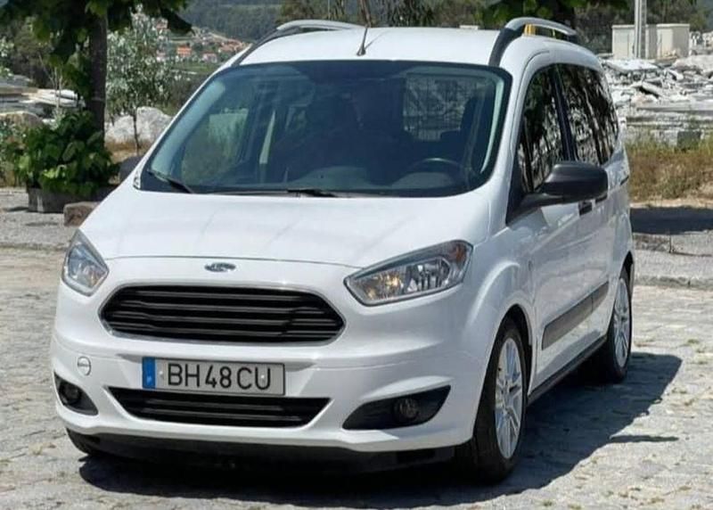 Usado 2020 Ford Tourneo Courier Monovolume | € 13.900 - Imagem 1/4
