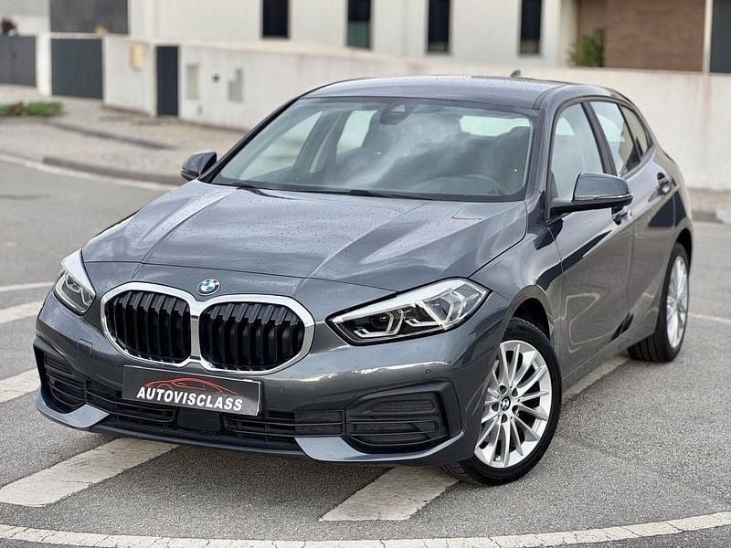 Cinza Usado 2021 BMW 116 Advantage Citadino | € 21.750 (Preço justo) - Imagem 1/4