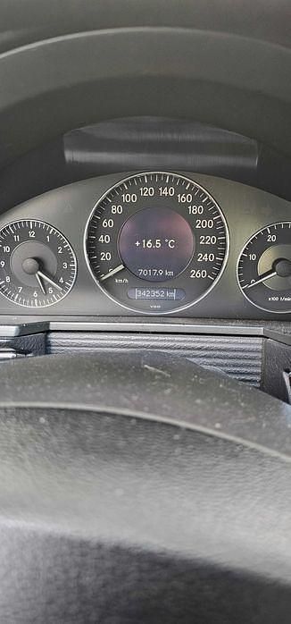 Usado Mercedes E220 Elegance 150 HP (110 kW) 2003 Sedan