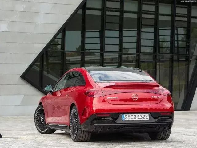 Usado Mercedes EQE300 AMG line 180 kW (245 HP) 2023 Cinzento Sedan