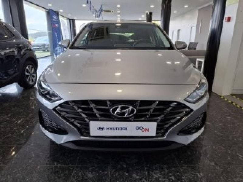 Usado Hyundai i30 Style 120 HP (88 kW) 2023 Shimmering silver (metalizado)