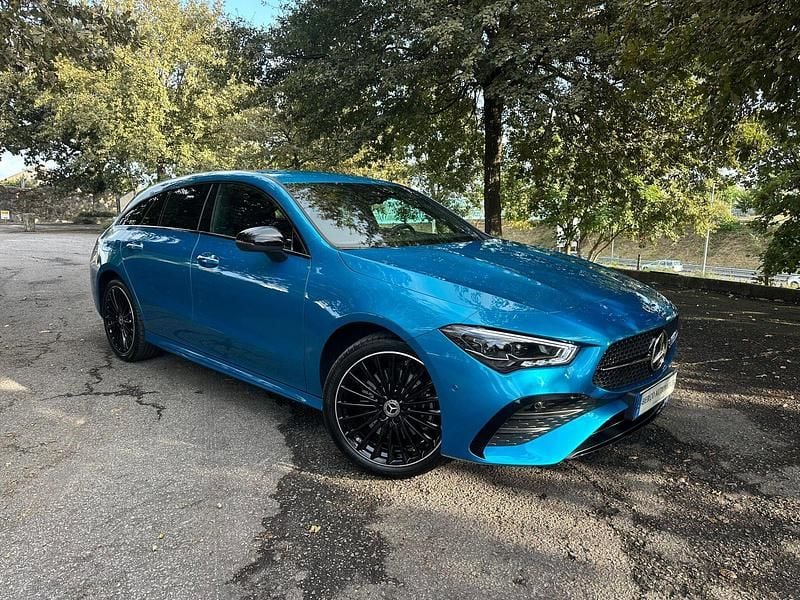 Azul Usado 2023 Mercedes CLA250e AMG line Sedan | € 37.990 (Preço justo) - Imagem 1/4