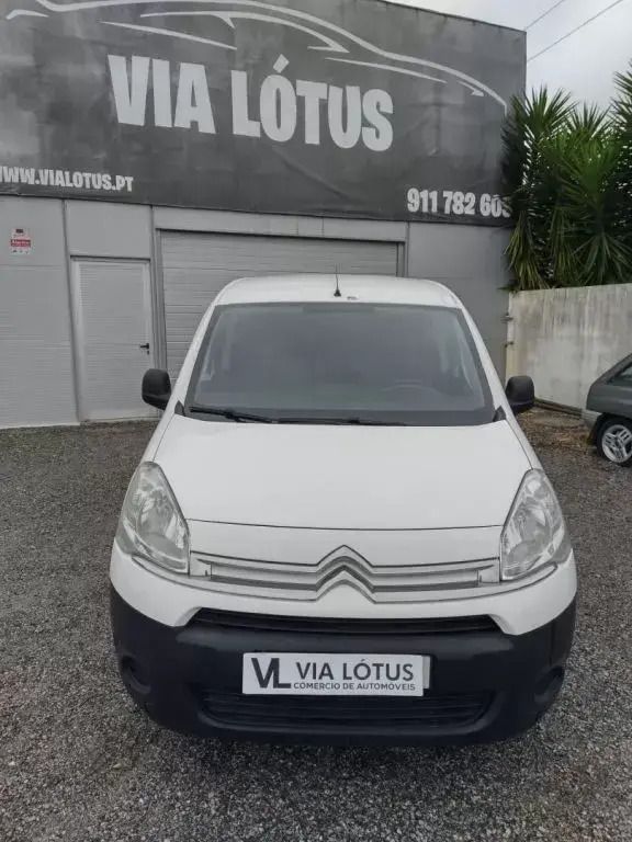 Branco Usado 2015 Citroën Berlingo Monovolume | € 10.500 (Preço justo) - Imagem 1/4