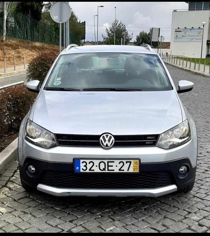 Usado VW Polo 75 HP (55 kW) 2015 Cinzento Citadino