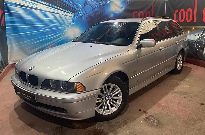 Cinza prata Usado 2001 BMW 520 Carrinha | € 3.500 - Imagem 1/4