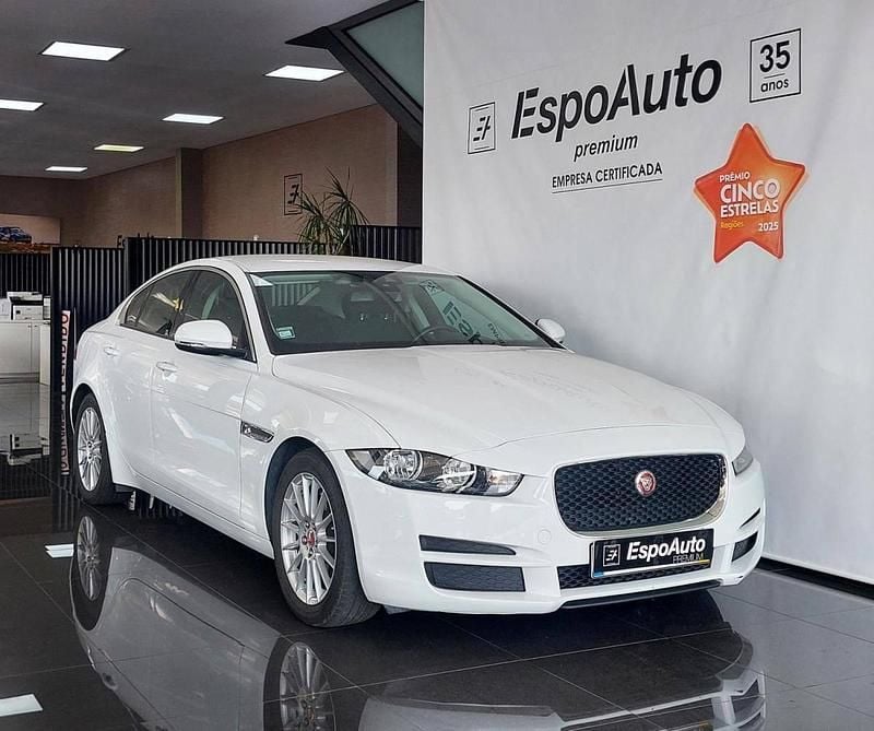 Branco Usado 2016 Jaguar XE Prestige Sedan | € 16.900 (Preço justo) - Imagem 1/4