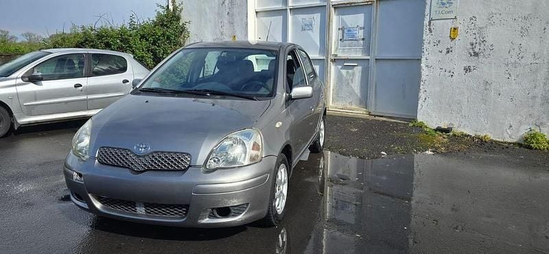 Usado 2003 Toyota Yaris Sedan | € 3.850 (Preço justo) - Imagem 1/4