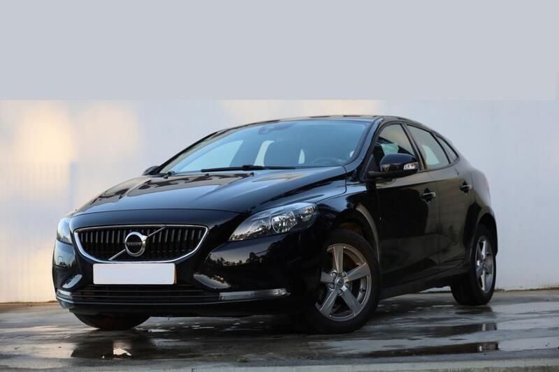 Preto Usado 2018 Volvo V60 Kinetic Carrinha | € 16.700 - Imagem 1/4