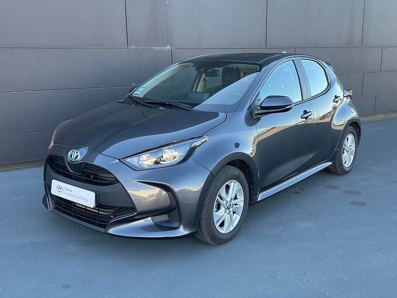 Cinza (pintura metalizada) Usado 2023 Toyota Yaris Comfort Sedan | € 23.500 (Preço justo) - Imagem 1/4
