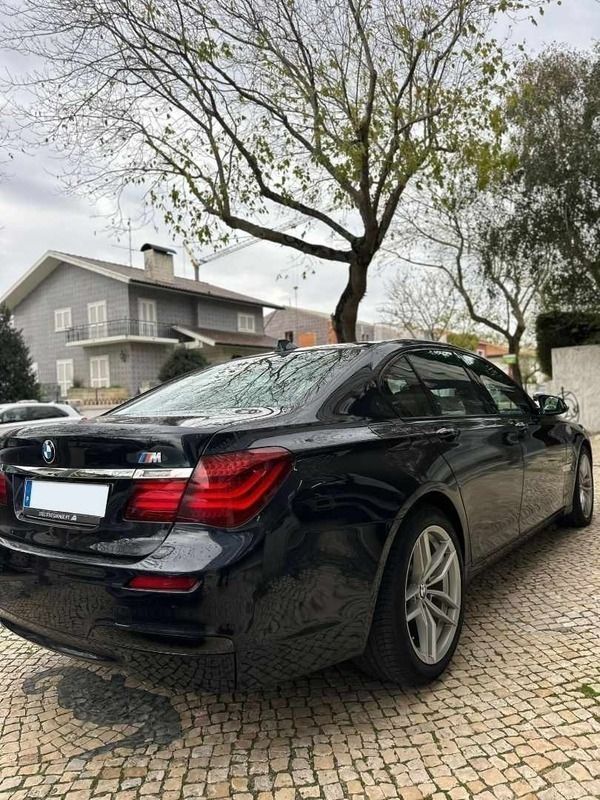 Usado BMW 730 258 HP (189 kW) 2013 Preto Sedan