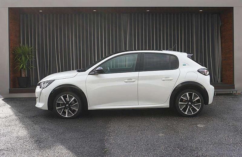 Usado Peugeot e-208 GT 100 kW (136 HP) 2020 Branco Citadino