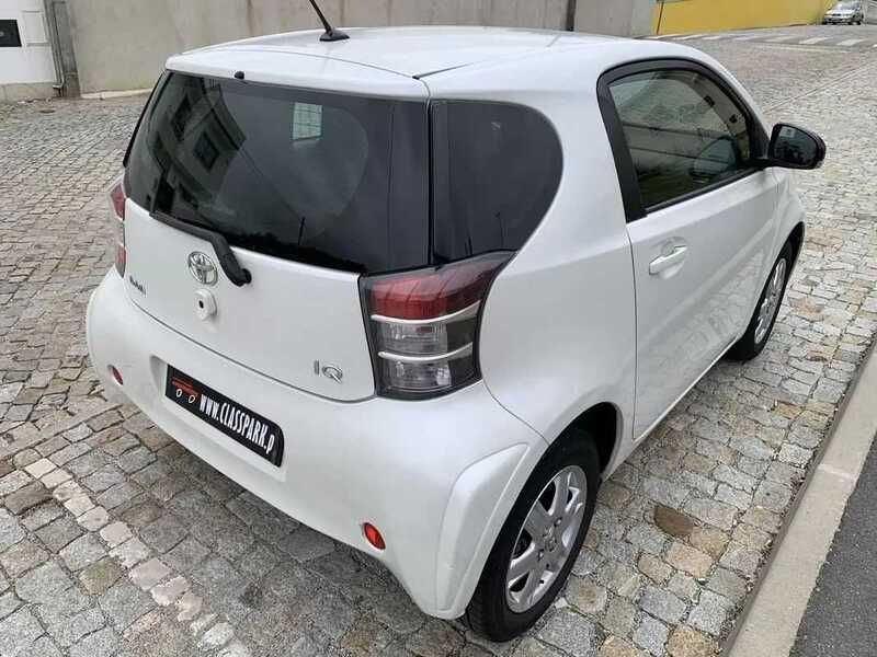 Usado Toyota iQ 68 HP (50 kW) 2009 Branco Citadino