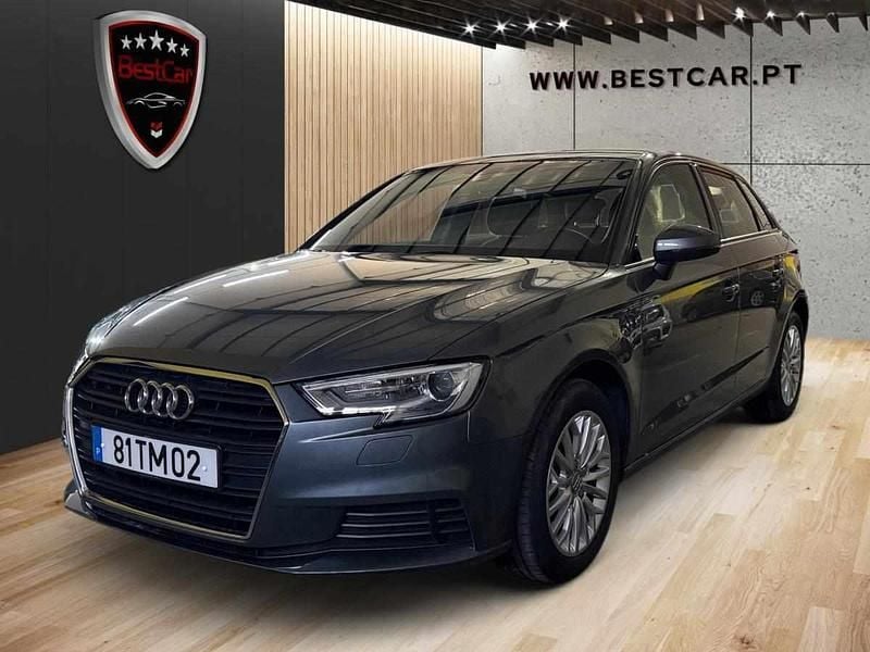 Usado Audi A3 150 HP (110 kW) 2017 Cinzento Citadino
