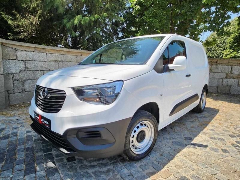 Branco Usado 2021 Opel Combo Monovolume | € 17.990 (Caro) - Imagem 1/4