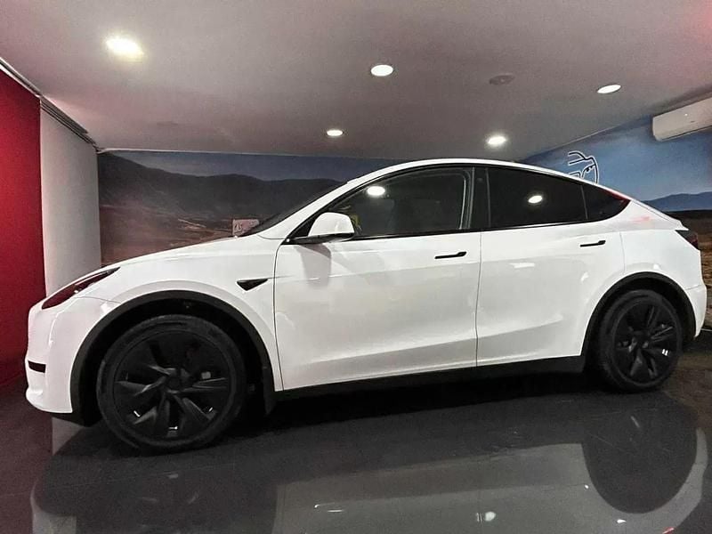 Branco Usado 2022 Tesla Model Y Standard Range SUV | € 33.000 (Preço elevado) - Imagem 1/4